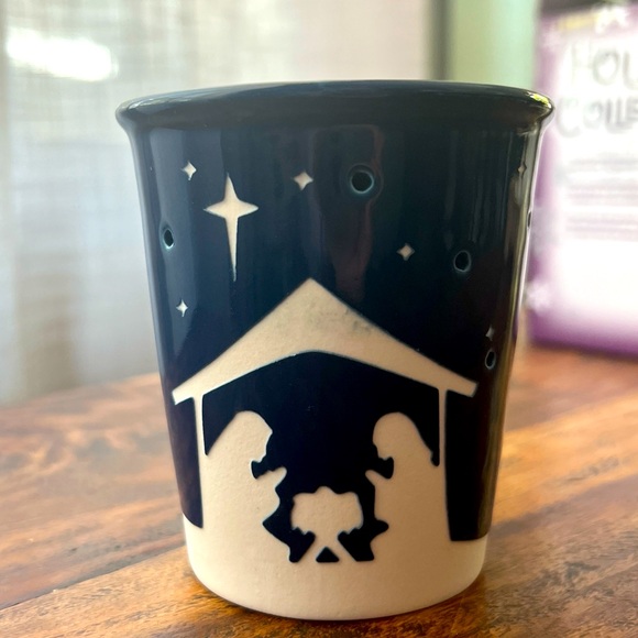 Scentsy wax warmer plug in “Silent night” - Picture 2 of 6